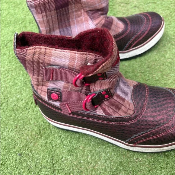 UGG kids Plaid and Burgundy Boots - Picture 2 of 7